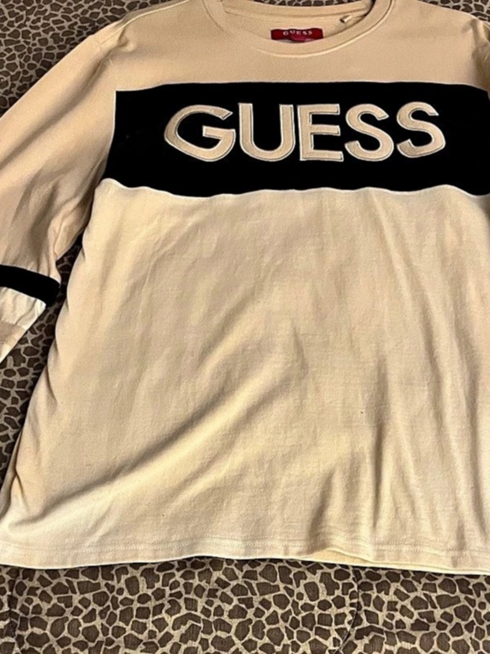 GUESS Colorblock Embroidered Logo Long Sleeve Tee Cream & Black - Size Large - B